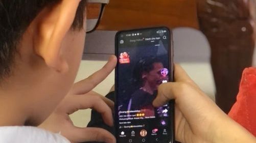 Phim ngắn 'thối não' người già, người trẻ