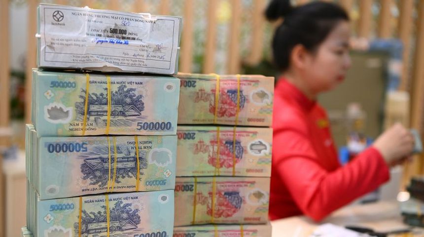 Nợ vay của doanh nghiệp bất động sản phình to