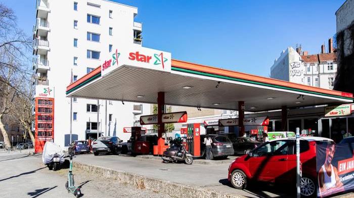 Giá xăng ở châu Âu lên cao nhất hai thập kỷ