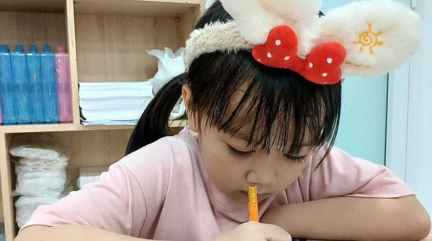 Những lỗi cha mẹ dễ mắc khi cho trẻ dùng thiết bị điện tử