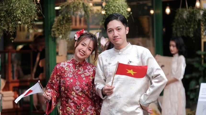 Chàng trai Nhật mỗi tháng bay sang một lần để theo đuổi cô gái Việt