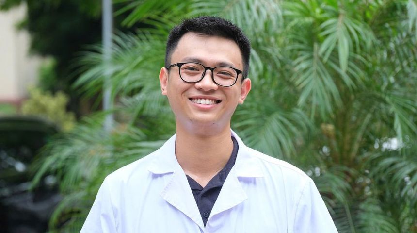 Chàng trai 'bất ngờ' đỗ thủ khoa bác sĩ nội trú Răng Hàm Mặt