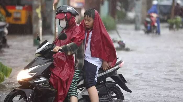 Hiệu trưởng viết tâm thư gửi học trò sau cơn 'mưa như trút'