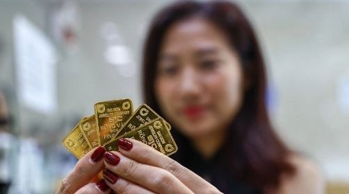 Vì sao giá vàng không lên nổi 15 triệu đồng dù thế giới vượt 4.500 USD?