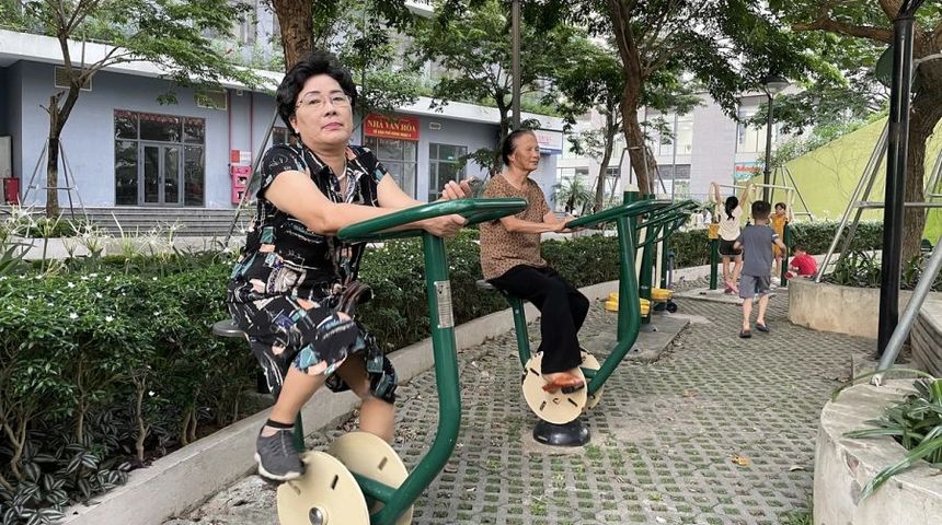 Thế hệ 'bánh mì kẹp' chật vật lo nghỉ hưu