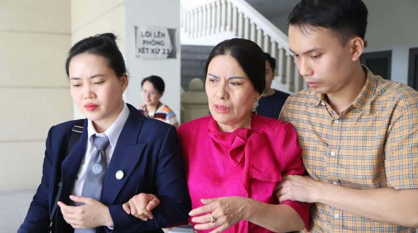 Luật sư: Không ai nhận là bị hại vụ hiệu trưởng 'thu sai tiền dạy thêm'