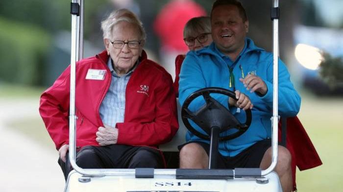 Tỷ phú Warren Buffett rời chức Chủ tịch Berkshire