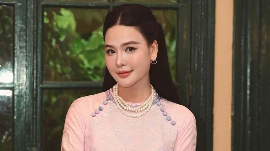 Ca sĩ Nhật Huyền hát về đất nước thời bình