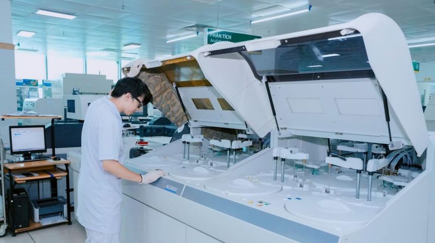 Bệnh viện Bạch Mai rút ngắn thời gian trả kết quả xét nghiệm còn 45 phút