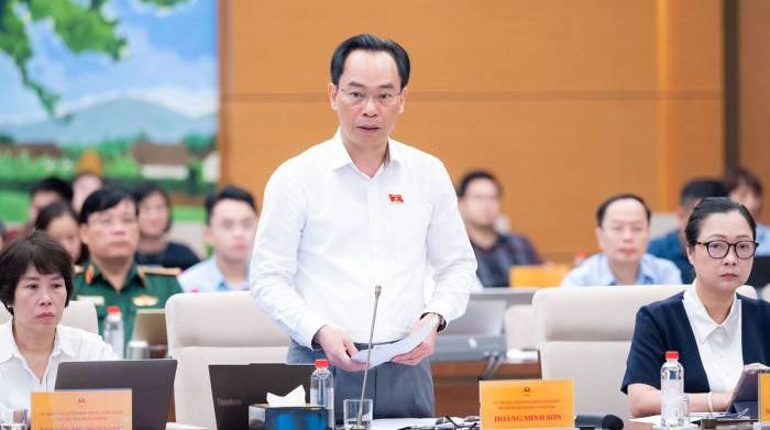 Bộ trưởng Hoàng Minh Sơn: 'Chúng tôi nghiêm túc rút kinh nghiệm khi để thiếu sách giáo khoa'