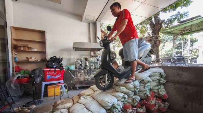 Nhà thành hầm sâu vì làm đường chống ngập ở TP HCM