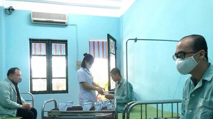 Hoang tưởng bị đầu độc khiến người tâm thần từ chối uống thuốc