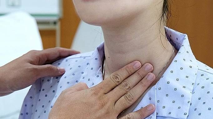 Thủ phạm gây đốm trắng quanh amidan