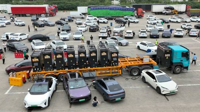 Xe tải chở pin - cứu cánh cho ôtô điện khi trạm sạc vỡ trận