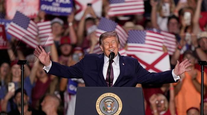 Ông Trump sẽ phát 1.000 tỷ USD cho dân nếu phe Cộng hòa thắng cử