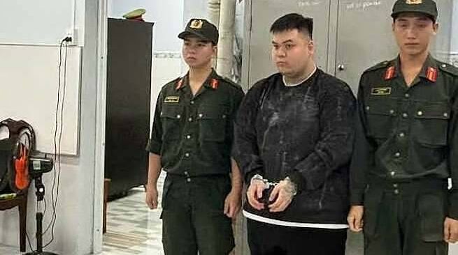 Nổ súng bắn chủ nợ giữa đường