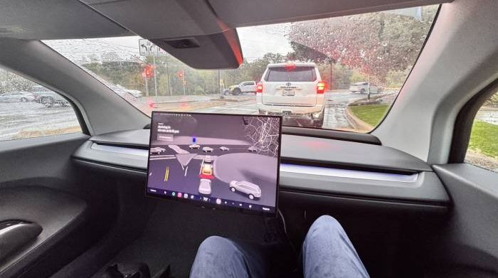 Robotaxi của Tesla sợ trời tối vì không nhìn thấy đường