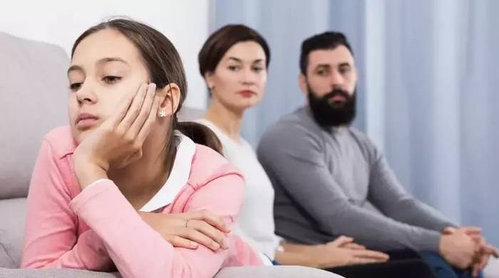Trẻ em lợi dụng sự bất đồng của cha mẹ thế nào?