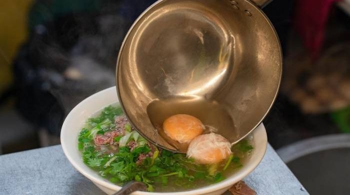 Một ngày ăn chơi quanh Hồ Gươm