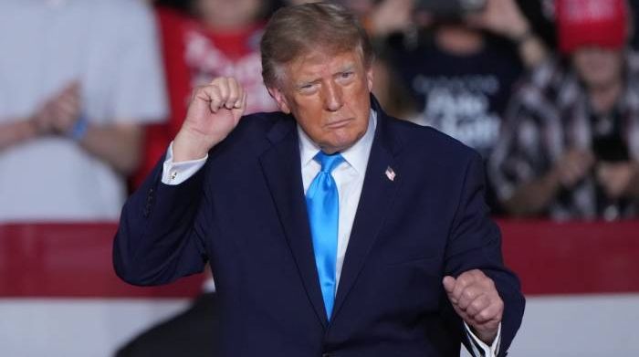 Nỗi bất bình với tuyên bố 'để Iran xóa sổ Los Angeles, San Diego' của ông Trump