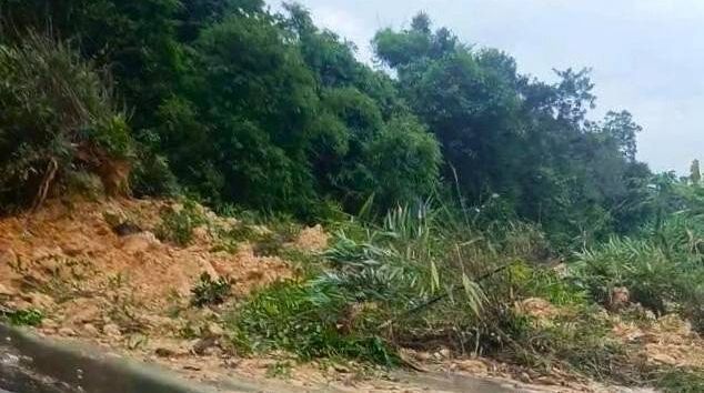 Sạt lở đèo Đa Mi trên tuyến Phan Thiết - Bảo Lộc