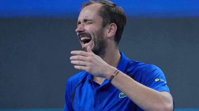 Medvedev và 'con quỷ' trỗi dậy trên sân tennis