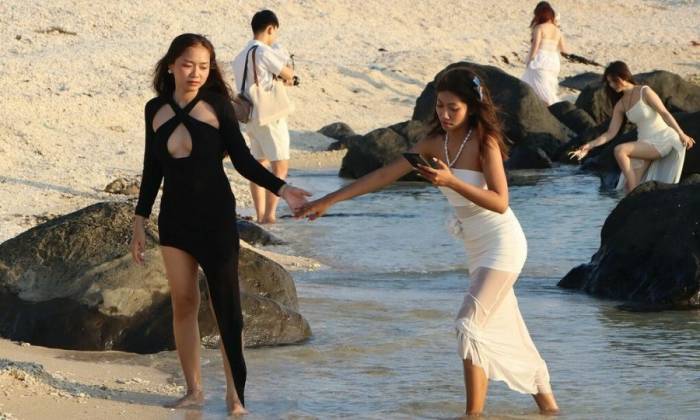 Du khách đến đảo Phú Quý trong dịp nghỉ lễ Giỗ tổ Hùng Vương, cuối tháng 4 năm 2026. Ảnh: Việt Quốc