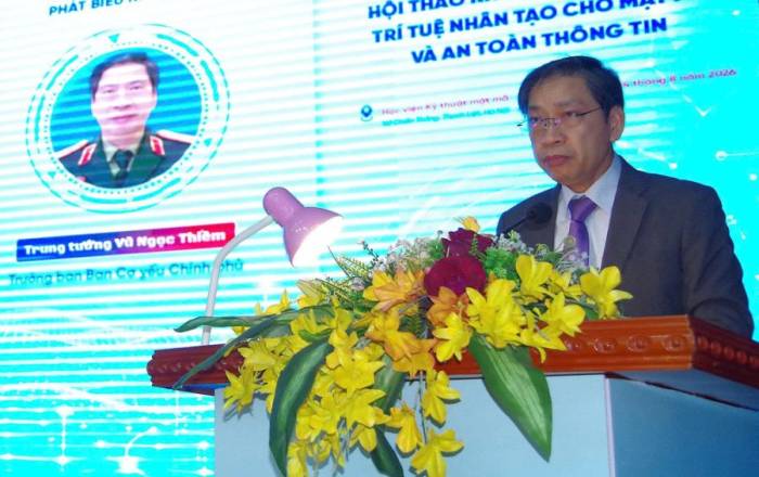 Trung tướng Vũ Ngọc Thiềm, Trưởng Ban Cơ yếu Chính phủ, phát biểu tại sự kiện. Ảnh: AI4CRIS
