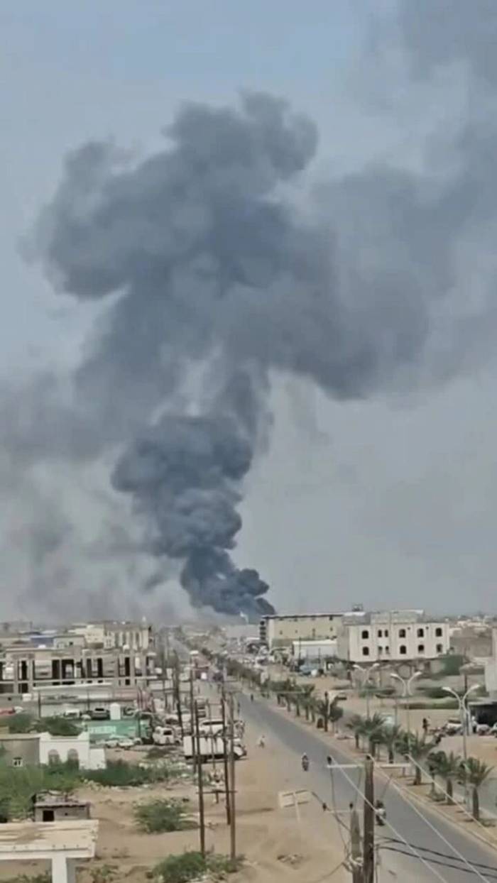 Houthi tuyên bố tấn công nhà máy lọc dầu, lực lượng thân Arab Saudi