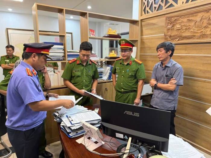 Ông Hậu bị Công an TP Huế bắt giữ ngày 15/8. Ảnh: Mạnh Hùng