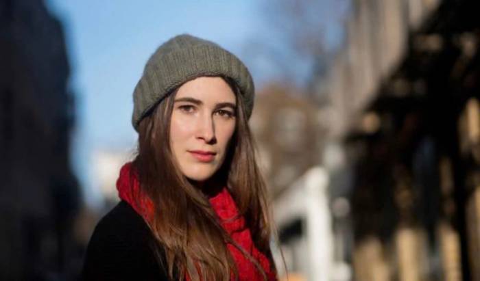 Nhà văn Katherine Rundell. Ảnh: Sarah Lee/The Guardian