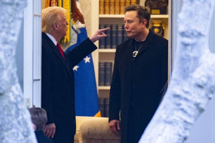 Tổng thống Mỹ Donald trump (trái) và tỷ phú Elon Musk tại Nhà Trắng ở thủ đô Washington ngày 14/3/2025. Ảnh: AFP