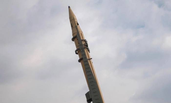 Tên lửa Iran được trưng bày ở quảng trưởng Azadi tại thủ đô Tehran hồi năm 2025. Ảnh: AFP