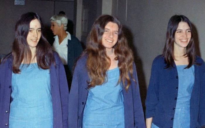 Từ trái qua: Các thành viên Susan Atkins, Patricia Krenwinkel và Leslie Van Houten của Gia đình Manson ra tòa tháng 8/1970. Ảnh: Telegraph