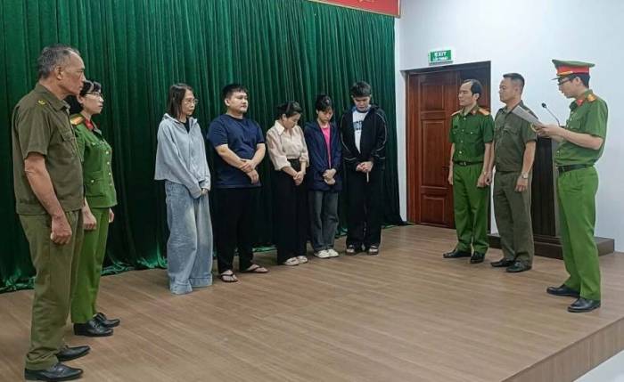 Các bị can trong vụ án. Ảnh: Công an cung cấp