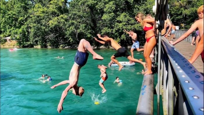Người dân, du khách tắm sông Aare. Ảnh: A-Travel
