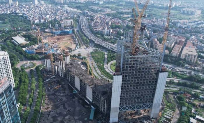 Tòa tháp dang dở của VietinBank tại khu đô thị Ciputra Hà Nội. Ảnh: Hoàng Hùng