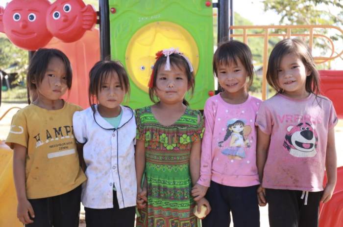 Các em nhỏ tại Tiểu khu 179. Ảnh: Thanh Nga