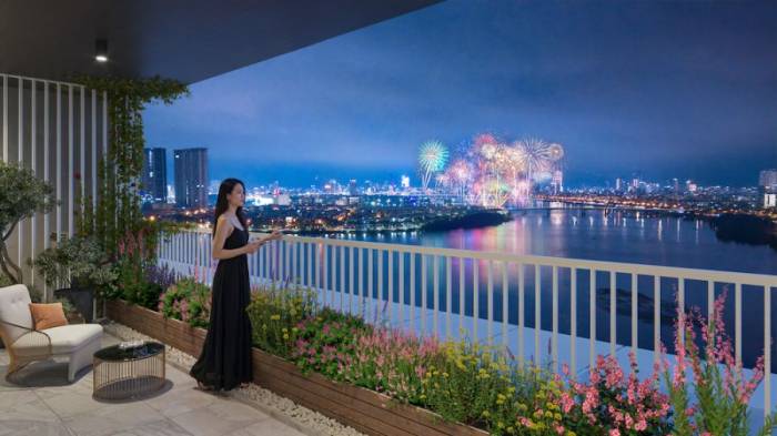 Từ ban công căn hộ penthouse, cư dân có thể theo dõi những màn trình diễn pháo hoa DIFF. Ảnh: Ánh Dương