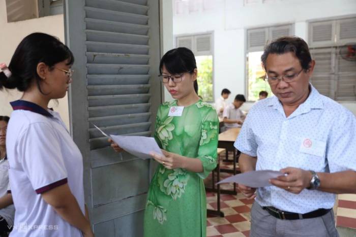 Giám thị làm công tác coi thi tốt nghiệp THPT 2026 tại trường THPT chuyên Lê Hồng Phong, sáng 11/6. Ảnh: Quỳnh Trần