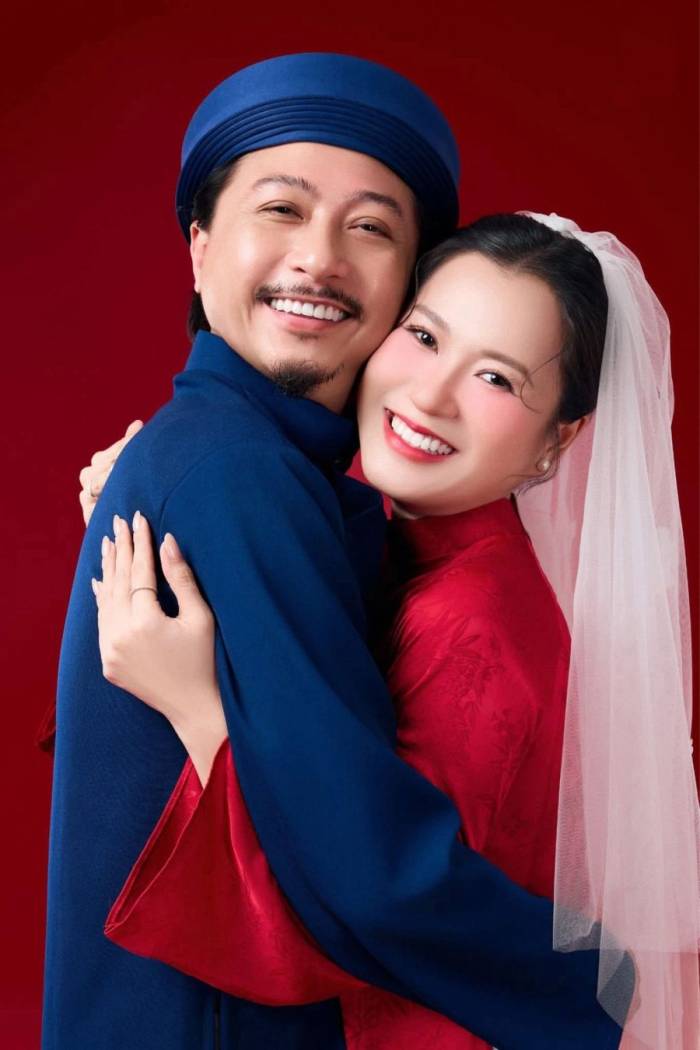 Vợ chồng Hứa Minh Đạt - Lâm Vỹ Dạ chụp ảnh gia đình theo phong cách cưới cuối năm ngoái. Ảnh: Nhân vật cung cấp