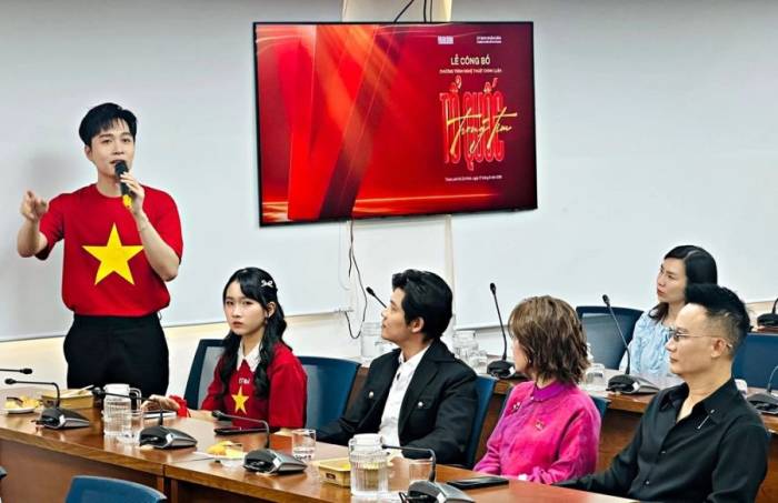 Từ trái qua gồm ca sĩ Anh Duy, giọng ca nhí Candy Ngọc Hà, nhạc sĩ Nguyễn Văn Chung, ca sĩ Lâm Bảo Ngọc, Hoàng Bách tại sự kiện giới thiệu chương trình. Ảnh: Tân Cao