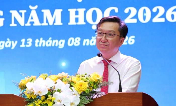 Ông Nguyễn Bảo Quốc nêu các nhiệm vụ chuyên môn trong năm học mới, ngày 13/8. Ảnh: Lệ Nguyễn