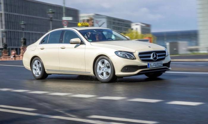 Xe taxi hiệu Mercedes ở Đức. Ảnh: City Taxi Saarbrücken
