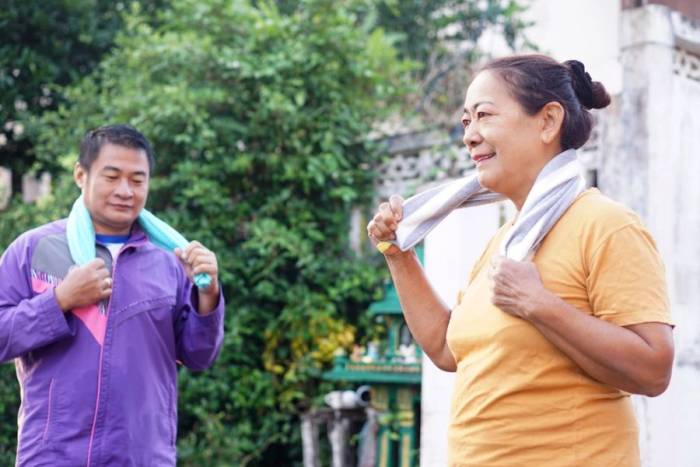 Vận động thường xuyên là một trong những yếu tố có mối liên hệ mạnh nhất với tuổi thọ. Ảnh minh họa: Vecteezy