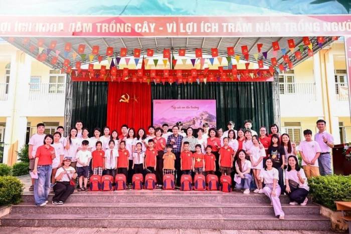 Hành trình Tiếp sức em tới trường 2026 của Quỹ Chạm Yêu Thương khởi động tại Cao Bằng. Ảnh: BTC