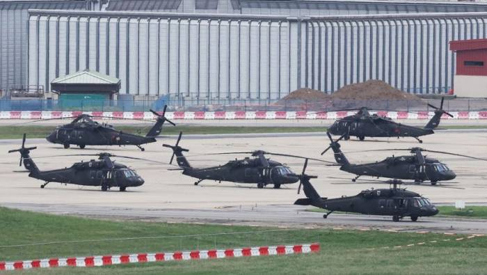 Phi đội trực thăng UH-60 Black Hawk của lục quân Mỹ tập trung tại căn cứ Trại Humphreys, thành phố Pyeongtaek, ngày 17/8. Ảnh: AFP