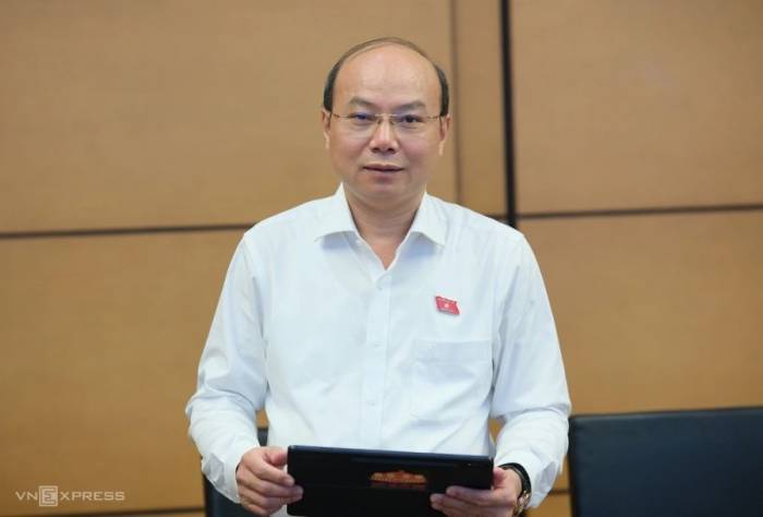 Đại biểu Hoàng Văn Nghĩa phát biểu chiều 19/8. Ảnh: Anh Tú