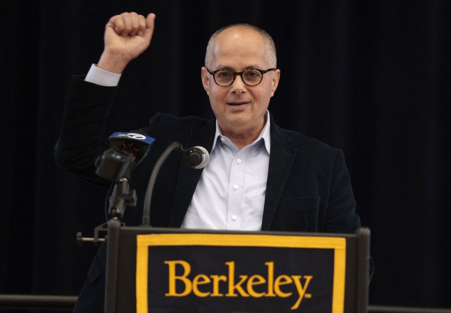 Giáo sư Omar Yaghi phát biểu trong một sự kiện tại Đại học California ở Berkeley, Mỹ hồi tháng 10/2025. Ảnh: AFP