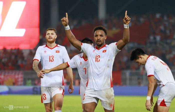 Xuân Son mừng bàn thắng mở tỷ số cho Việt Nam ở lượt đi bán kết ASEAN Cup trong trận thắng Malaysia 2-0 tối 16/8 tại sân Kuala Lumpur, Malaysia. Ảnh: Đức Đồng